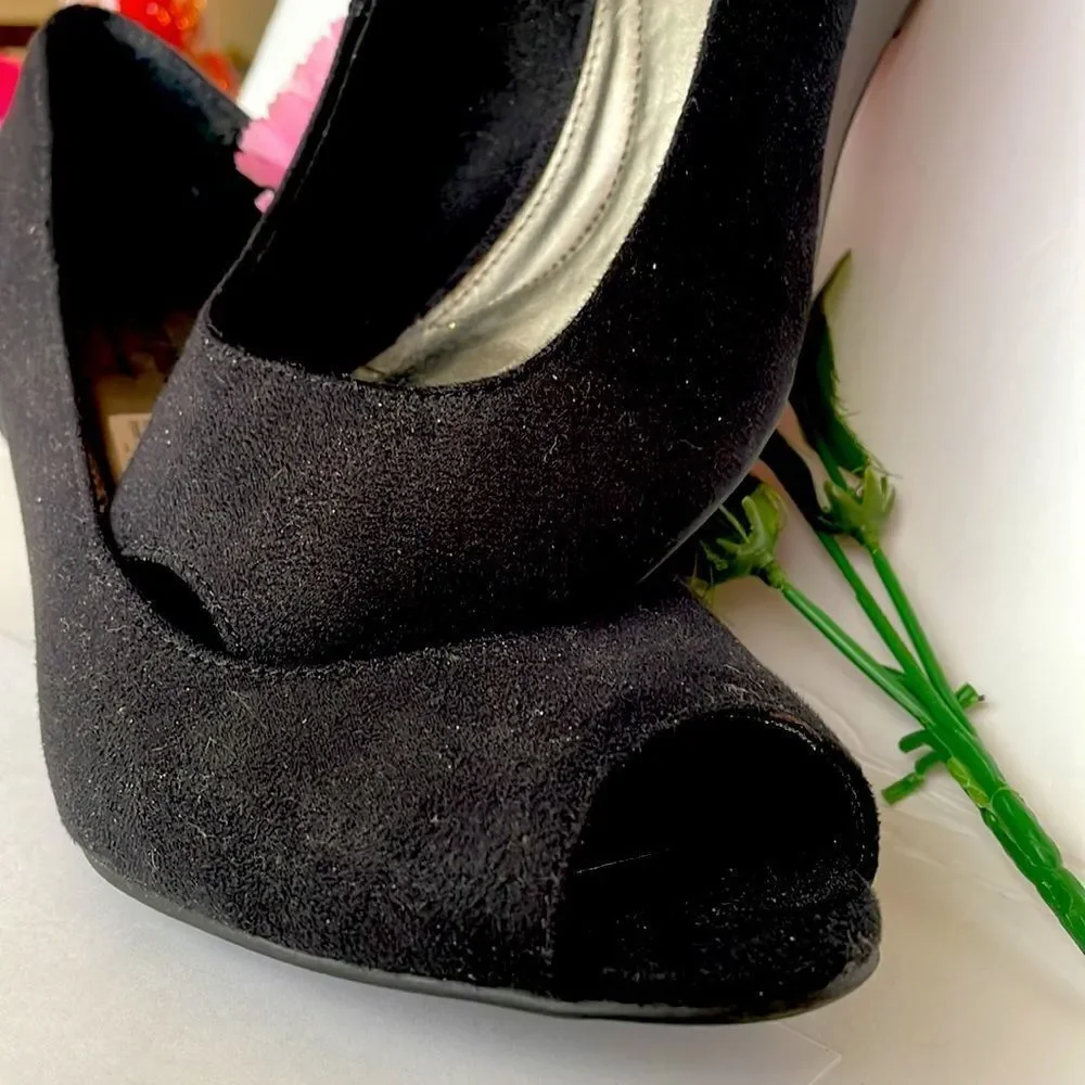 ‎BLACK SUEDE PEEP TOE WEDGE, Sz 10